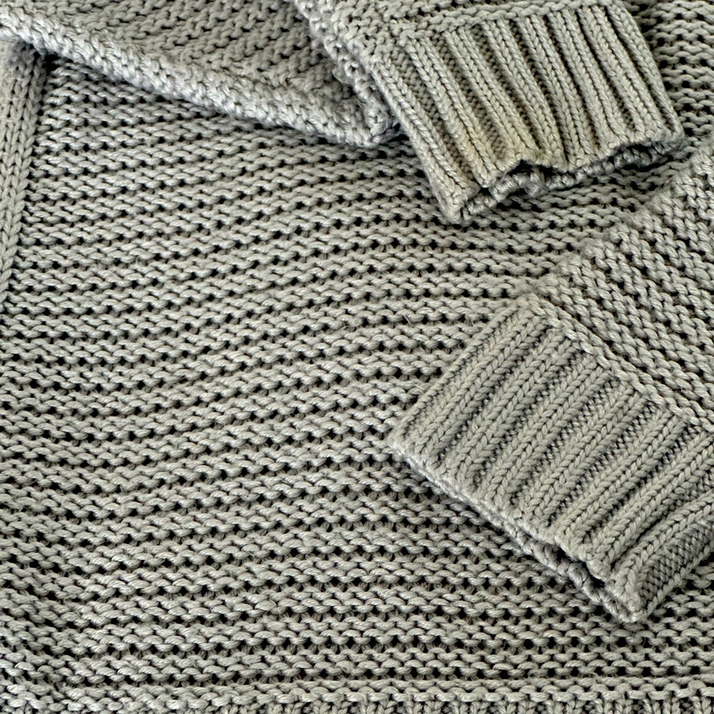 Banana Republic eyelet sweater in XL in pale blue - Picture 2 of 5